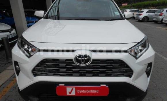Nunua Ilio tumika Toyota RAV4 Nyeupe Gari ndani ya Beitbridge nchini Matabeleland Kusini Nunua Ilio tumika Toyota RAV4 Nyeupe Gari ndani ya Beitbridge nchini Matabeleland Kusini