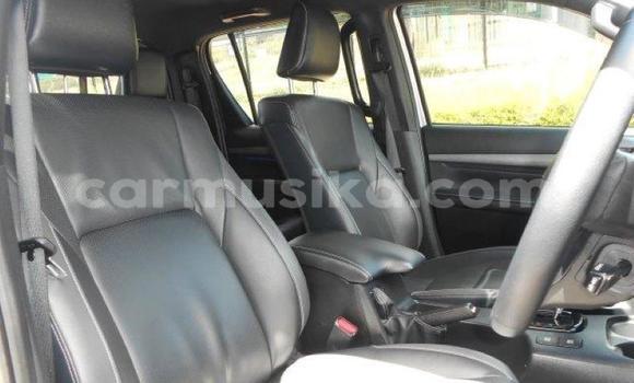 Buy Used Toyota Hilux Silver Car in Beitbridge in Matabeleland South Buy Used Toyota Hilux Silver Car in Beitbridge in Matabeleland South