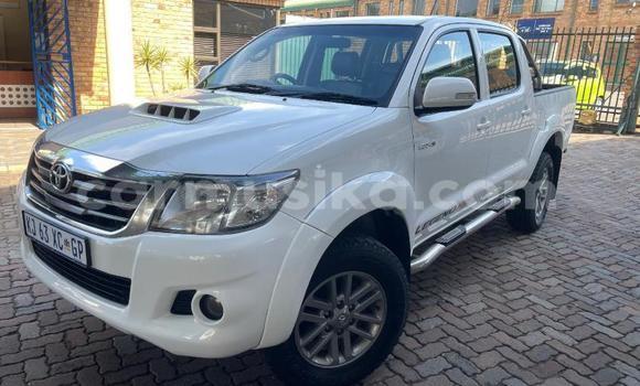 Nunua Ilio tumika Toyota Hilux Nyeupe Gari ndani ya Beitbridge nchini Matabeleland Kusini