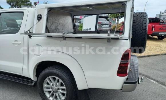 Tenga Tsaru Toyota Hilux Chena Mota in Beitbridge in Matabeleland South Tenga Tsaru Toyota Hilux Chena Mota in Beitbridge in Matabeleland South