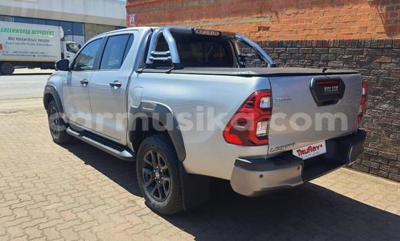 Buy Used Toyota Hilux Silver Car in Beitbridge in Matabeleland South Buy Used Toyota Hilux Silver Car in Beitbridge in Matabeleland South
