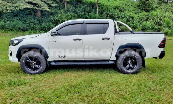 Buy Used Toyota Hilux White Car in Beitbridge in Matabeleland South Buy Used Toyota Hilux White Car in Beitbridge in Matabeleland South