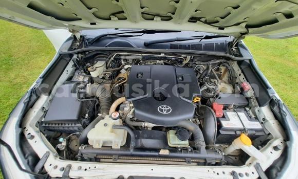 Buy Used Toyota Hilux White Car in Beitbridge in Matabeleland South Buy Used Toyota Hilux White Car in Beitbridge in Matabeleland South