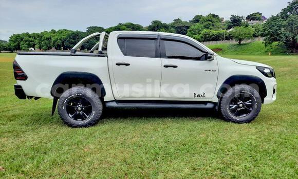 Buy Used Toyota Hilux White Car in Beitbridge in Matabeleland South Buy Used Toyota Hilux White Car in Beitbridge in Matabeleland South