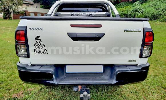 Buy Used Toyota Hilux White Car in Beitbridge in Matabeleland South Buy Used Toyota Hilux White Car in Beitbridge in Matabeleland South