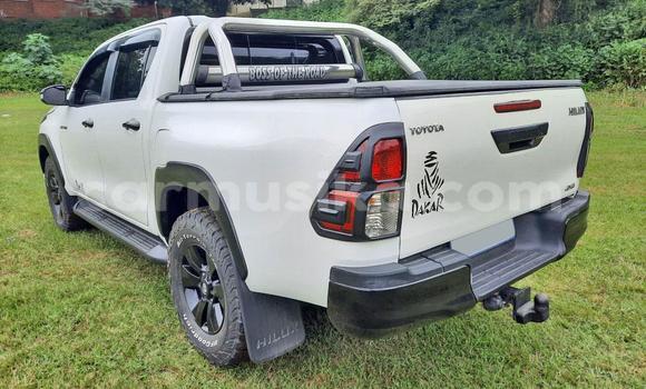 Buy Used Toyota Hilux White Car in Beitbridge in Matabeleland South Buy Used Toyota Hilux White Car in Beitbridge in Matabeleland South