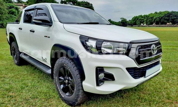 Buy Used Toyota Hilux White Car in Beitbridge in Matabeleland South Buy Used Toyota Hilux White Car in Beitbridge in Matabeleland South