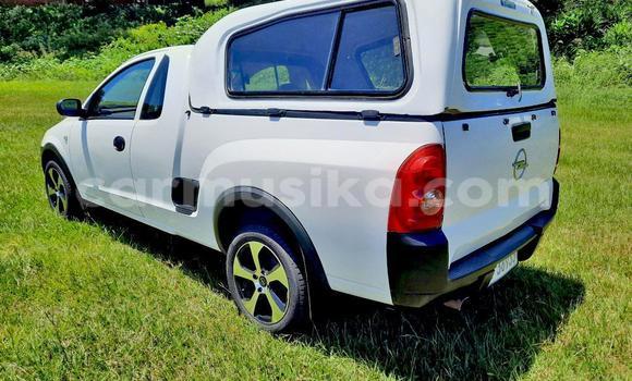 Buy Used Opel Corsa White Car in Beitbridge in Matabeleland South Buy Used Opel Corsa White Car in Beitbridge in Matabeleland South