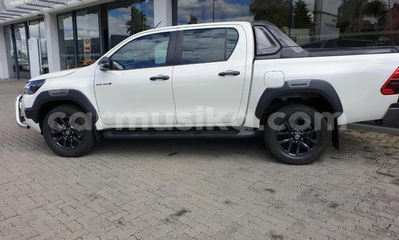 Buy Used Toyota Hilux White Car in Beitbridge in Matabeleland South Buy Used Toyota Hilux White Car in Beitbridge in Matabeleland South