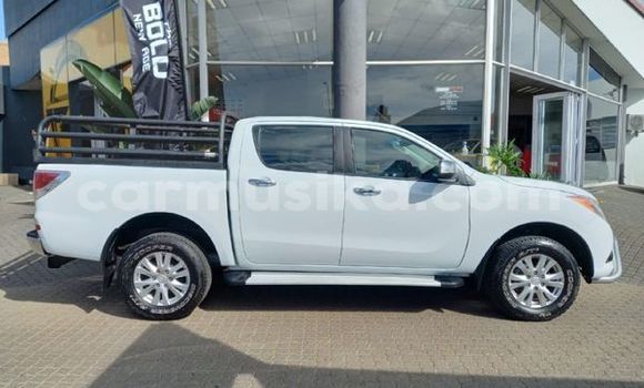 Acheter Occasion Voiture Mazda BT-50 Blanc à Beitbridge, Matabeleland South Acheter Occasion Voiture Mazda BT-50 Blanc à Beitbridge, Matabeleland South