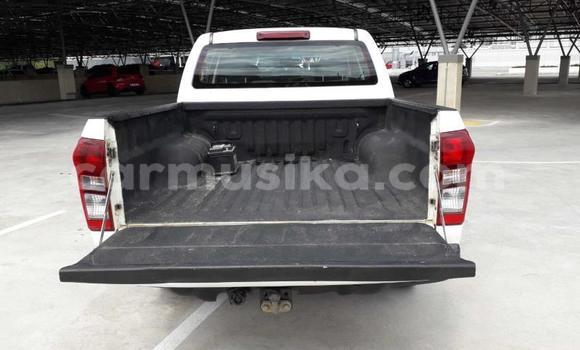 Acheter Occasion Voiture Isuzu KB Blanc à Beitbridge, Matabeleland South Acheter Occasion Voiture Isuzu KB Blanc à Beitbridge, Matabeleland South