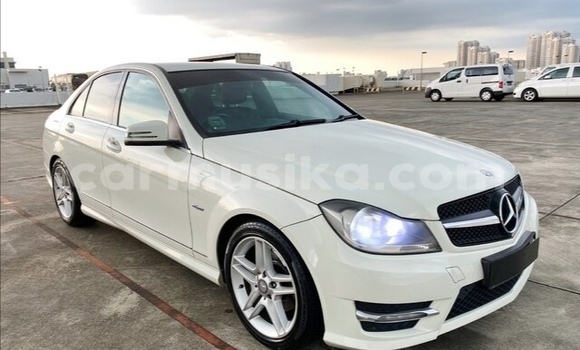 Buy Used Mercedes‒Benz C–Class White Car in Beitbridge in Matabeleland South