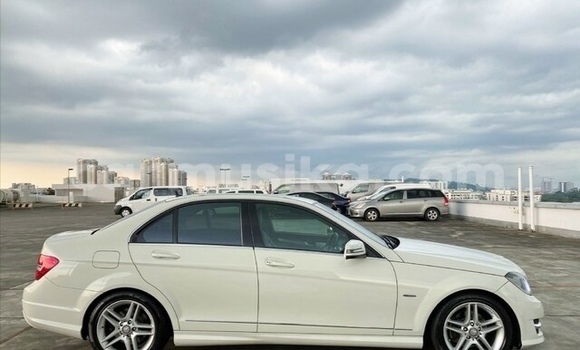 Buy Used Mercedes‒Benz C–Class White Car in Beitbridge in Matabeleland South Buy Used Mercedes‒Benz C–Class White Car in Beitbridge in Matabeleland South
