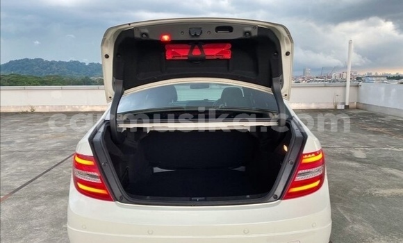 Buy Used Mercedes‒Benz C–Class White Car in Beitbridge in Matabeleland South Buy Used Mercedes‒Benz C–Class White Car in Beitbridge in Matabeleland South