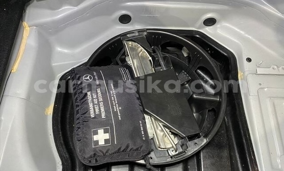 Buy Used Mercedes‒Benz C–Class White Car in Beitbridge in Matabeleland South Buy Used Mercedes‒Benz C–Class White Car in Beitbridge in Matabeleland South