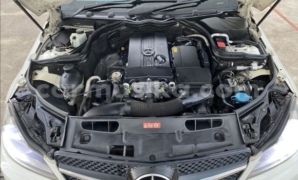 Buy Used Mercedes‒Benz C–Class White Car in Beitbridge in Matabeleland South Buy Used Mercedes‒Benz C–Class White Car in Beitbridge in Matabeleland South