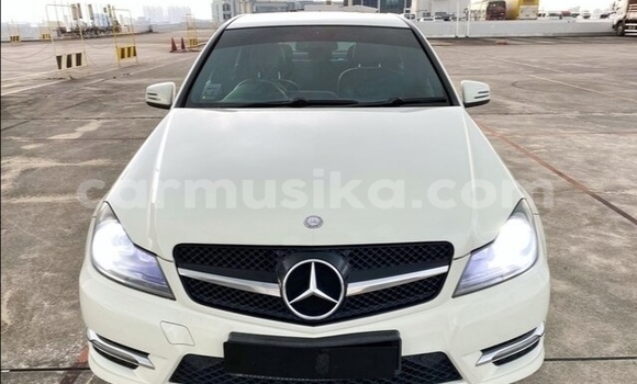 Buy Used Mercedes‒Benz C–Class White Car in Beitbridge in Matabeleland South Buy Used Mercedes‒Benz C–Class White Car in Beitbridge in Matabeleland South