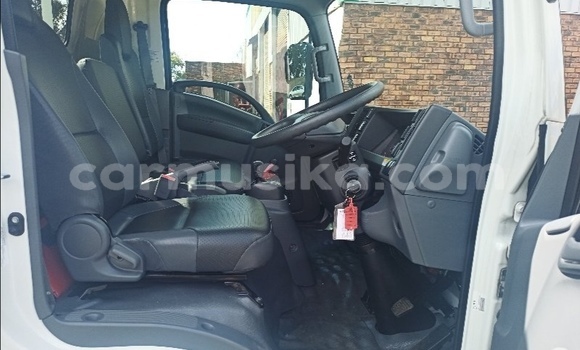 Acheter Occasion Utilitaire Isuzu FTR 850 Blanc à Beitbridge, Matabeleland South Acheter Occasion Utilitaire Isuzu FTR 850 Blanc à Beitbridge, Matabeleland South