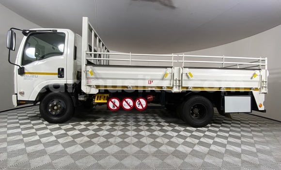 Acheter Occasion Utilitaire Isuzu FTR 850 Blanc à Beitbridge, Matabeleland South Acheter Occasion Utilitaire Isuzu FTR 850 Blanc à Beitbridge, Matabeleland South