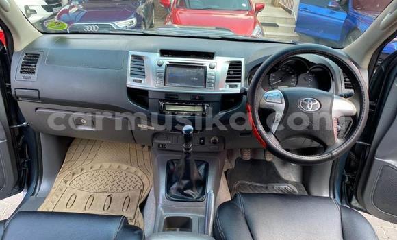Nunua Ilio tumika Toyota Hilux Beige Gari ndani ya Beitbridge nchini Matabeleland Kusini Nunua Ilio tumika Toyota Hilux Beige Gari ndani ya Beitbridge nchini Matabeleland Kusini