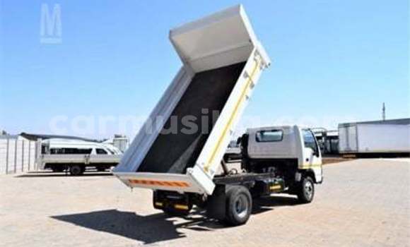 Acheter Occasion Voiture Isuzu Bellett Blanc à Beitbridge, Matabeleland South Acheter Occasion Voiture Isuzu Bellett Blanc à Beitbridge, Matabeleland South