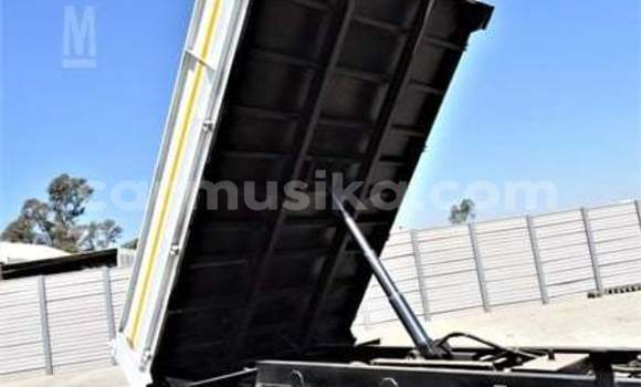 Acheter Occasion Voiture Isuzu Bellett Blanc à Beitbridge, Matabeleland South Acheter Occasion Voiture Isuzu Bellett Blanc à Beitbridge, Matabeleland South