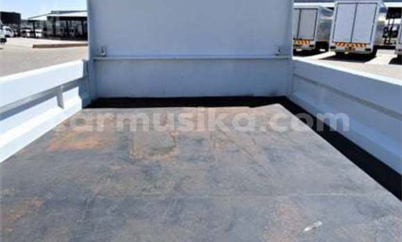 Acheter Occasion Voiture Isuzu Bellett Blanc à Beitbridge, Matabeleland South Acheter Occasion Voiture Isuzu Bellett Blanc à Beitbridge, Matabeleland South