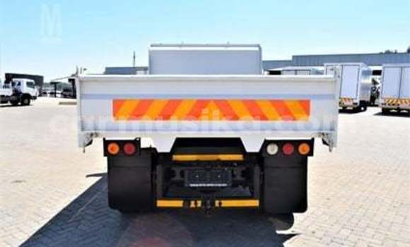 Acheter Occasion Voiture Isuzu Bellett Blanc à Beitbridge, Matabeleland South Acheter Occasion Voiture Isuzu Bellett Blanc à Beitbridge, Matabeleland South