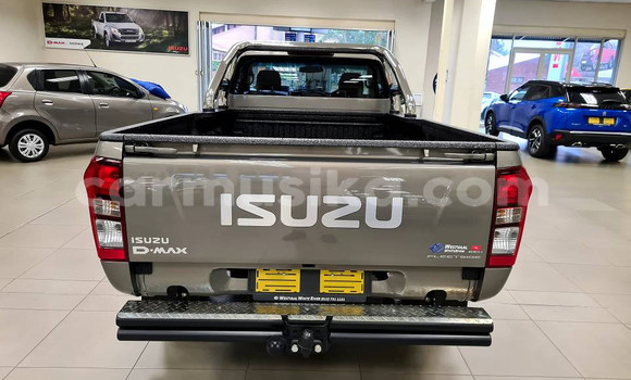 Buy Used Isuzu D–MAX Silver Car in Beitbridge in Matabeleland South Buy Used Isuzu D–MAX Silver Car in Beitbridge in Matabeleland South