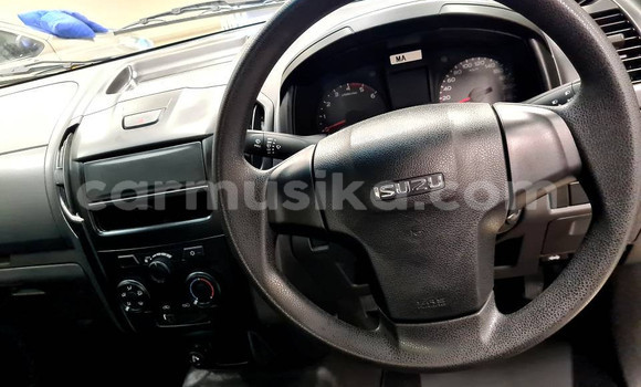 Buy Used Isuzu D–MAX Silver Car in Beitbridge in Matabeleland South Buy Used Isuzu D–MAX Silver Car in Beitbridge in Matabeleland South