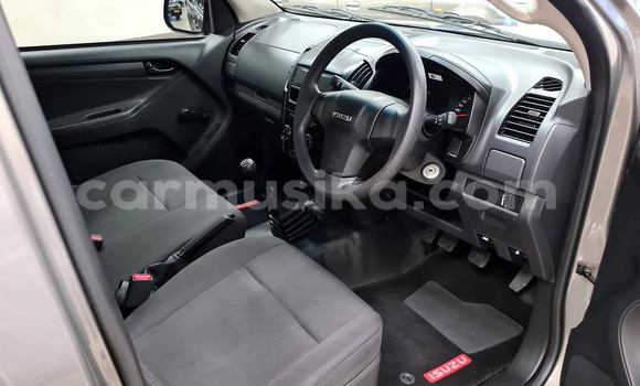 Buy Used Isuzu D–MAX Silver Car in Beitbridge in Matabeleland South Buy Used Isuzu D–MAX Silver Car in Beitbridge in Matabeleland South