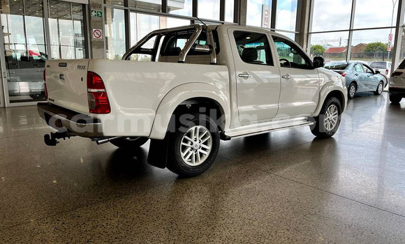 Buy Used Toyota Hilux White Car in Harare in Harare Buy Used Toyota Hilux White Car in Harare in Harare