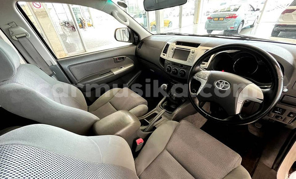 Buy Used Toyota Hilux White Car in Harare in Harare Buy Used Toyota Hilux White Car in Harare in Harare