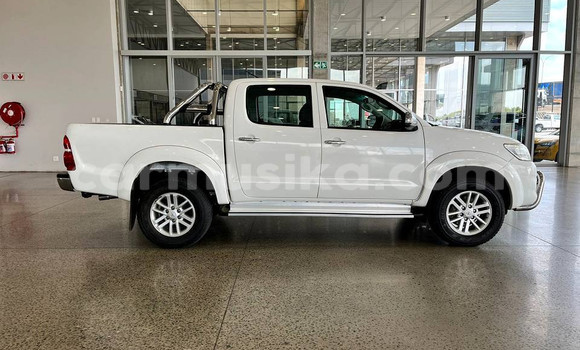 Buy Used Toyota Hilux White Car in Harare in Harare Buy Used Toyota Hilux White Car in Harare in Harare
