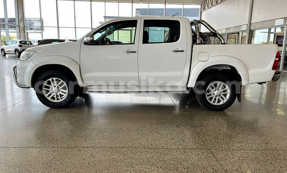 Buy Used Toyota Hilux White Car in Harare in Harare Buy Used Toyota Hilux White Car in Harare in Harare
