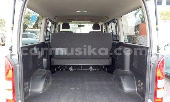 Acheter Occasion Voiture Toyota Hiace Blanc à Beitbridge, Matabeleland South Acheter Occasion Voiture Toyota Hiace Blanc à Beitbridge, Matabeleland South