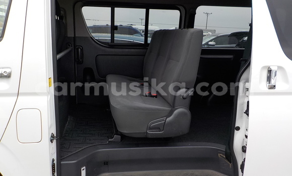 Acheter Occasion Voiture Toyota Hiace Blanc à Beitbridge, Matabeleland South Acheter Occasion Voiture Toyota Hiace Blanc à Beitbridge, Matabeleland South