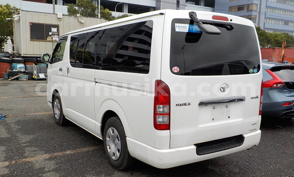 Acheter Occasion Voiture Toyota Hiace Blanc à Beitbridge, Matabeleland South Acheter Occasion Voiture Toyota Hiace Blanc à Beitbridge, Matabeleland South