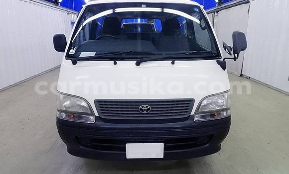 Tenga Tsaru Toyota Hiace Chena Mota in Beitbridge in Matabeleland South Tenga Tsaru Toyota Hiace Chena Mota in Beitbridge in Matabeleland South