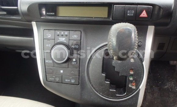 Buy Used Toyota Wish Silver Car in Harare in Harare Buy Used Toyota Wish Silver Car in Harare in Harare