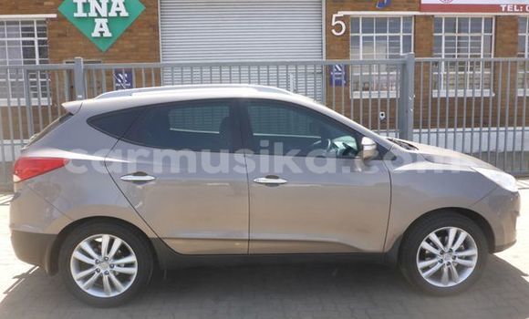 Acheter Occasion Voiture Hyundai ix35 Marron à Beitbridge, Matabeleland South Acheter Occasion Voiture Hyundai ix35 Marron à Beitbridge, Matabeleland South