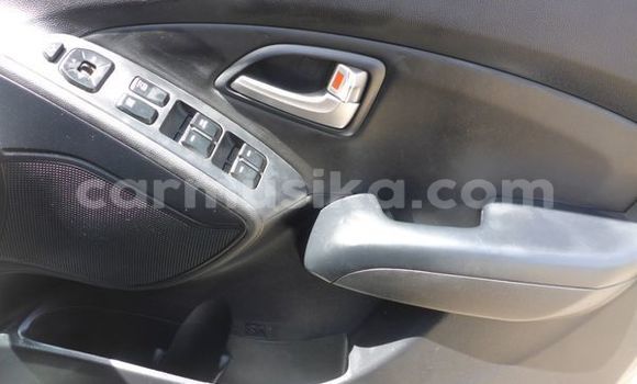 Acheter Occasion Voiture Hyundai ix35 Marron à Beitbridge, Matabeleland South Acheter Occasion Voiture Hyundai ix35 Marron à Beitbridge, Matabeleland South