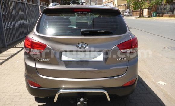 Acheter Occasion Voiture Hyundai ix35 Marron à Beitbridge, Matabeleland South Acheter Occasion Voiture Hyundai ix35 Marron à Beitbridge, Matabeleland South