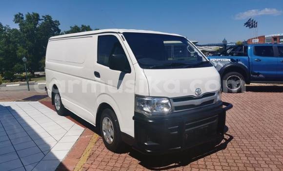 Buy Used Toyota iQ White Car in Beitbridge in Matabeleland South