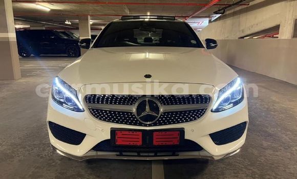 Nunua Ilio tumika Mercedes-Benz C-Classe Nyeupe Gari ndani ya Beitbridge nchini Matabeleland Kusini