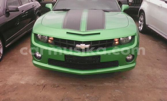 Nunua Mpya Chevrolet Camaro Nyeusi Gari ndani ya Alexandra Park nchini Harare