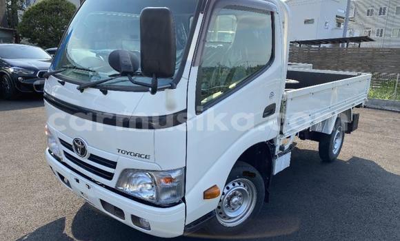 Buy Used Toyota TownAce White Car in Beitbridge in Matabeleland South