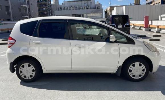 Buy Used Honda Fit White Car in Beitbridge in Matabeleland South Buy Used Honda Fit White Car in Beitbridge in Matabeleland South