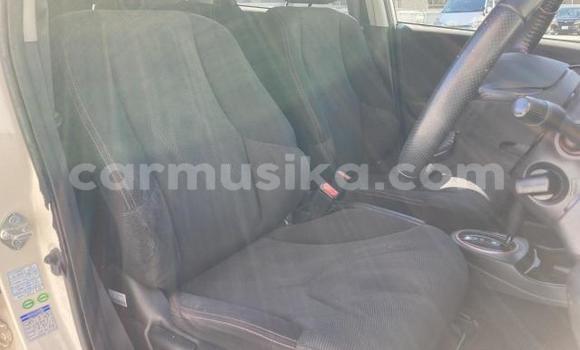 Buy Used Honda Fit White Car in Beitbridge in Matabeleland South Buy Used Honda Fit White Car in Beitbridge in Matabeleland South
