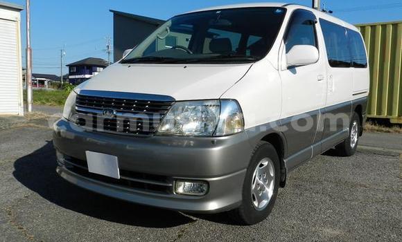 Buy Used Toyota Granvia White Car in Beitbridge in Matabeleland South Buy Used Toyota Granvia White Car in Beitbridge in Matabeleland South